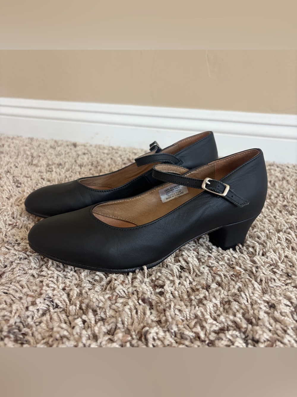 Bloch girls Black Leather character or dance shoes - Size 5.5